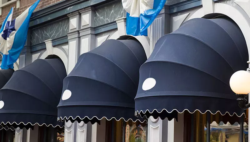 Instalación de toldos con capota en Madrid