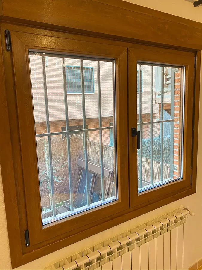 Instalaci&oacute;n Ventanas y Puerta de Entrada PVC color Roble en Madrid