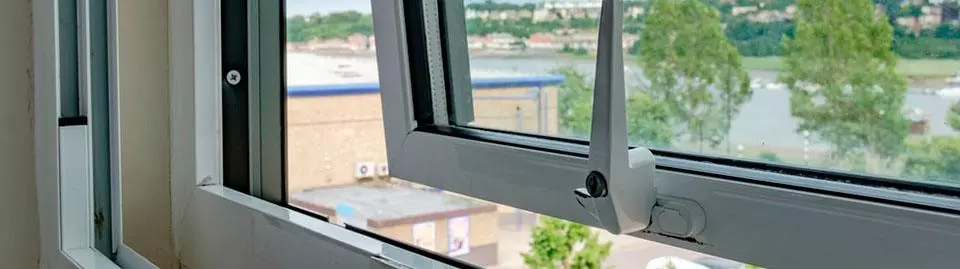 Ventanas abatibles oscilobatientes de Aluminio en Madrid. Instalación y venta.