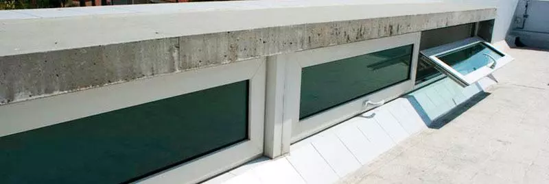Ventana proyectante de aluminio en Madrid. Instalación y Venta